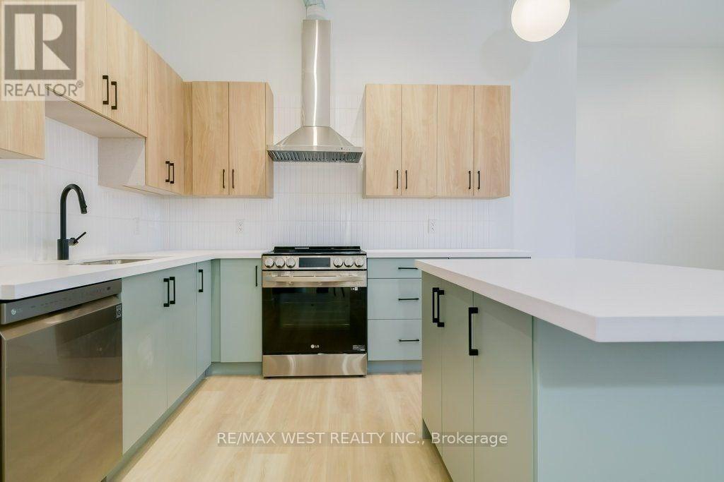 202 - 2083 Danforth Avenue Property Photo 2