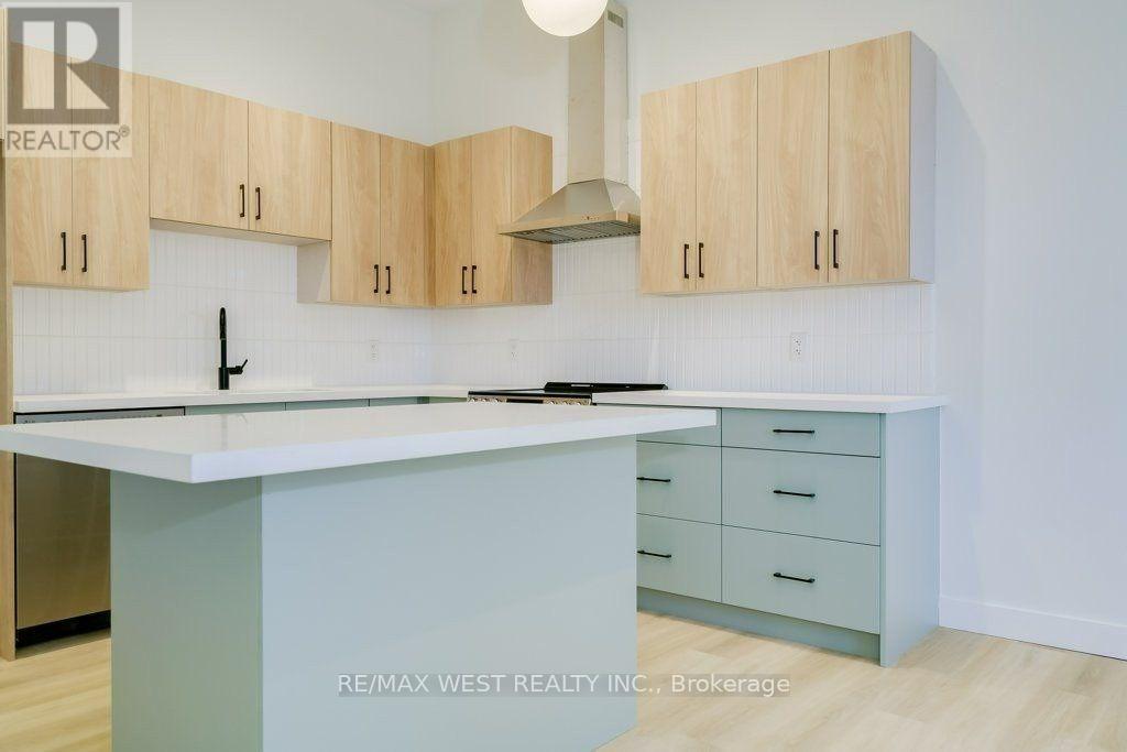 202 - 2083 Danforth Avenue Property Photo 3