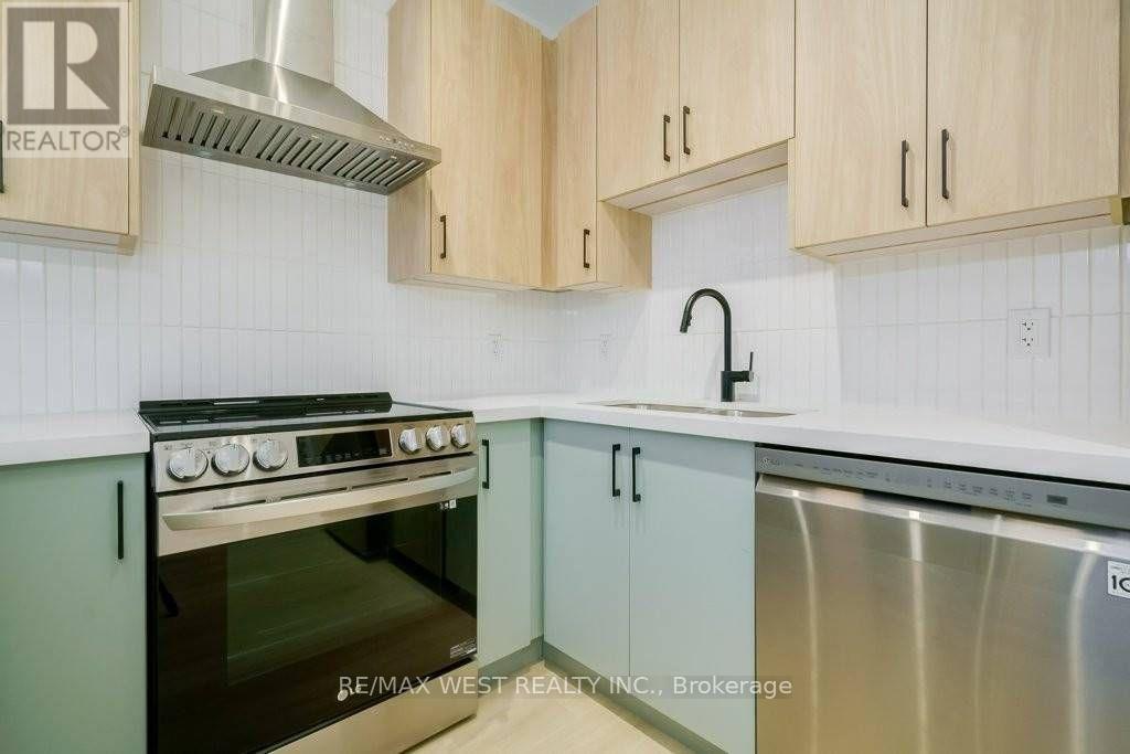 202 - 2083 Danforth Avenue Property Photo 4
