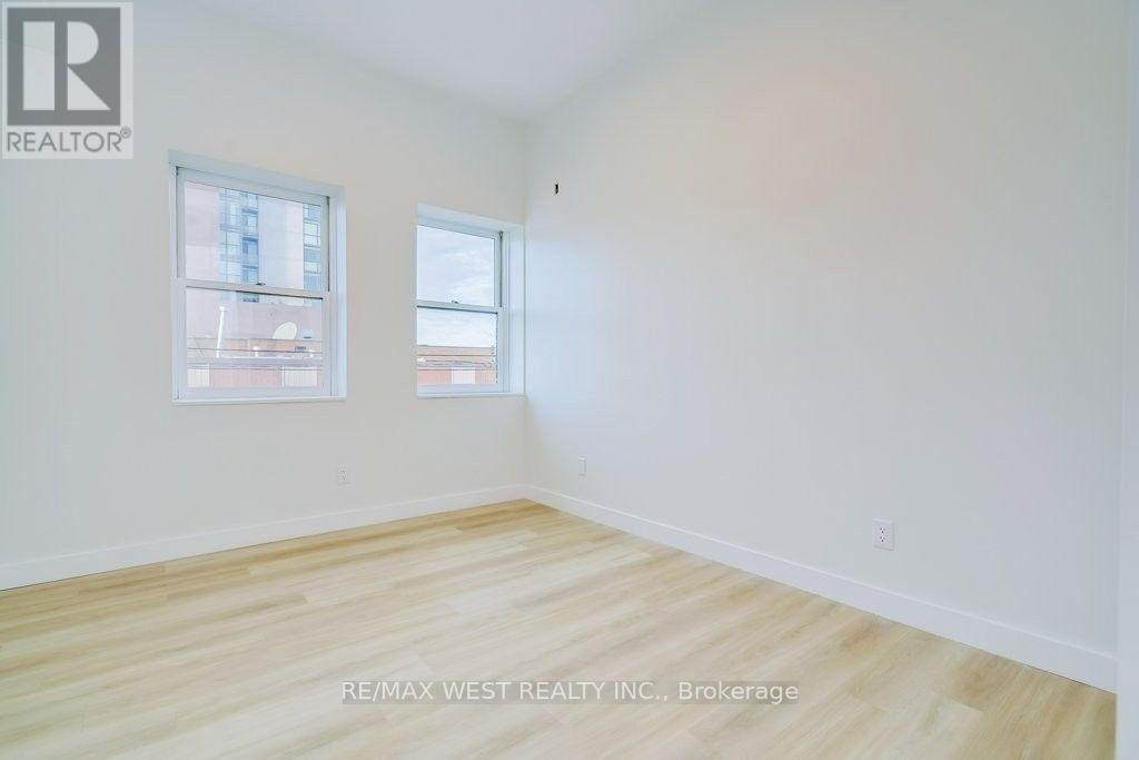 202 - 2083 Danforth Avenue Property Photo 5