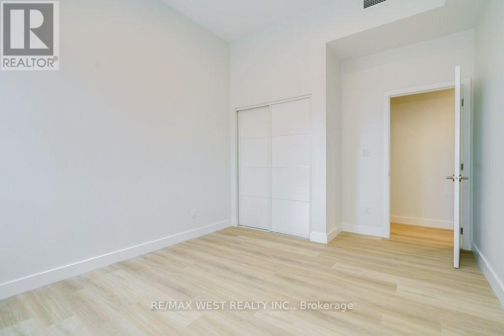 202 - 2083 Danforth Avenue Property Photo 6
