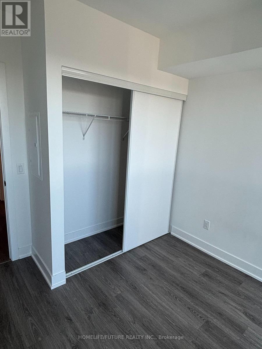 1608 - 2545 Simcoe Street Property Photo 9