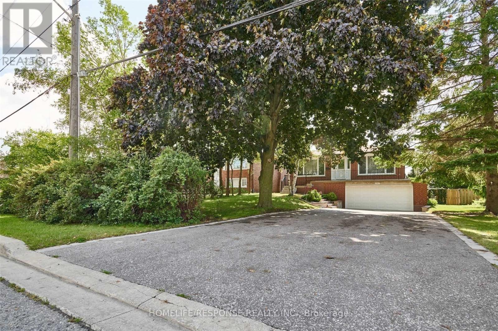 787 Sheppard Avenue Property Photo 2