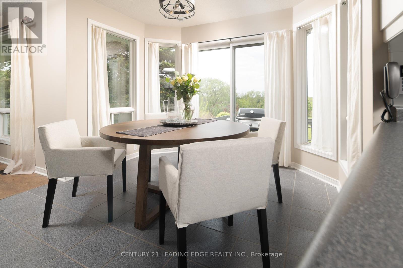 5048 William Street Property Photo 10