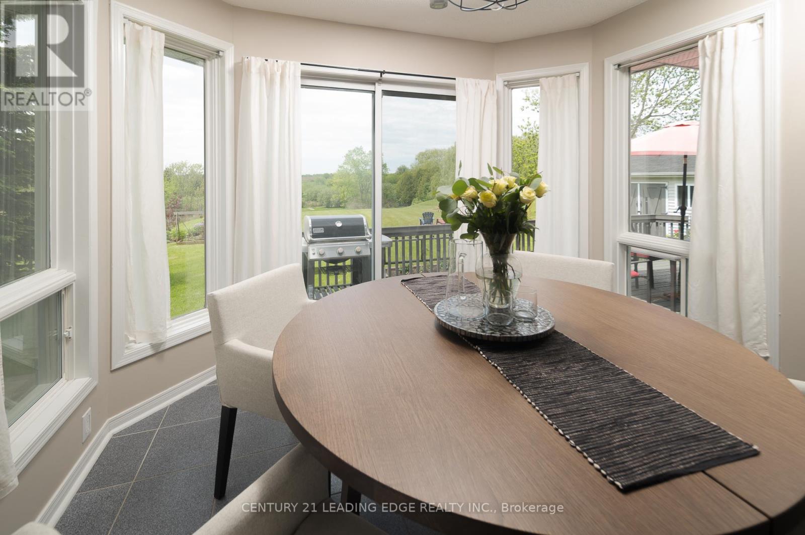 5048 William Street Property Photo 11