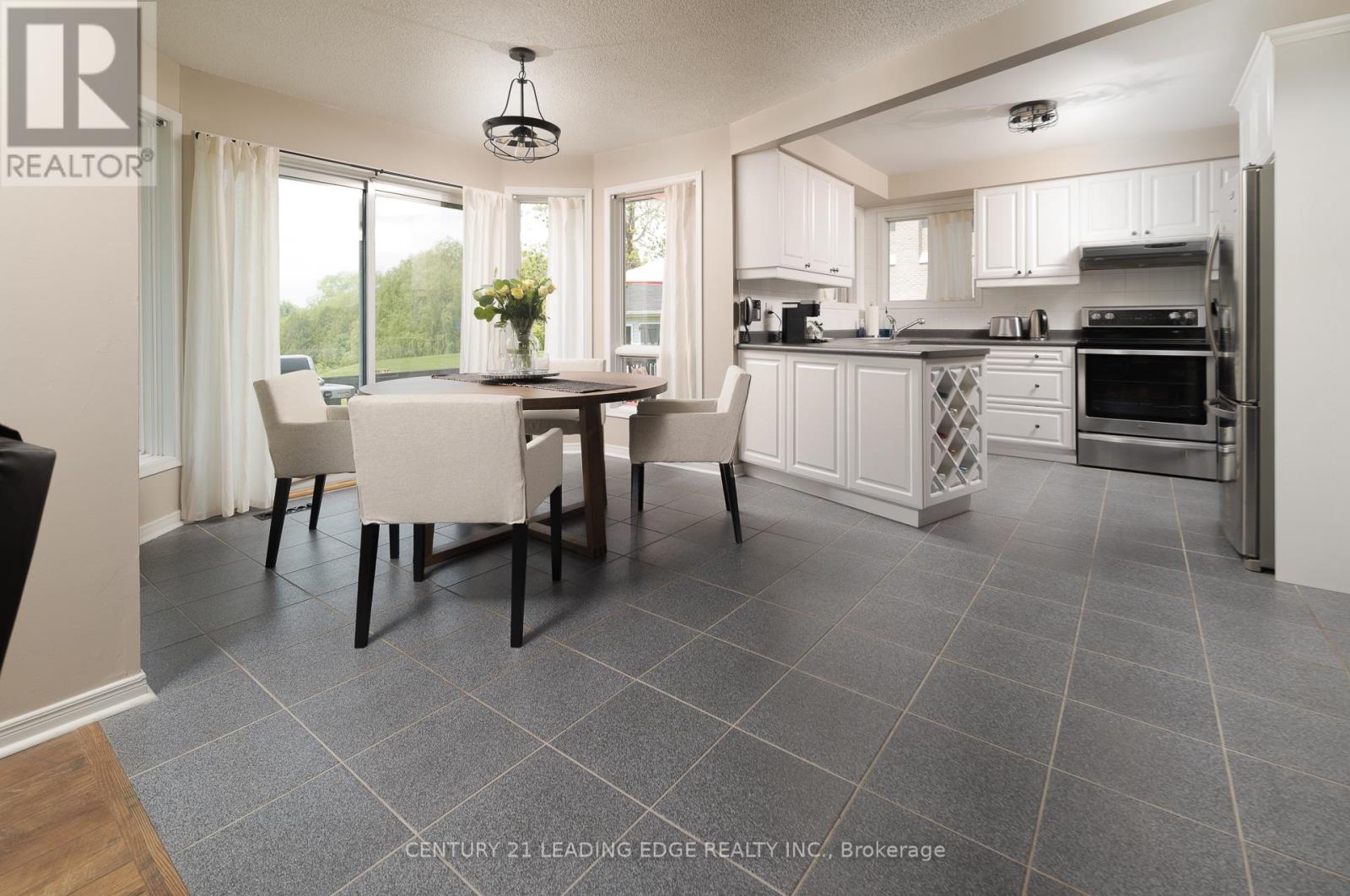 5048 William Street Property Photo 12