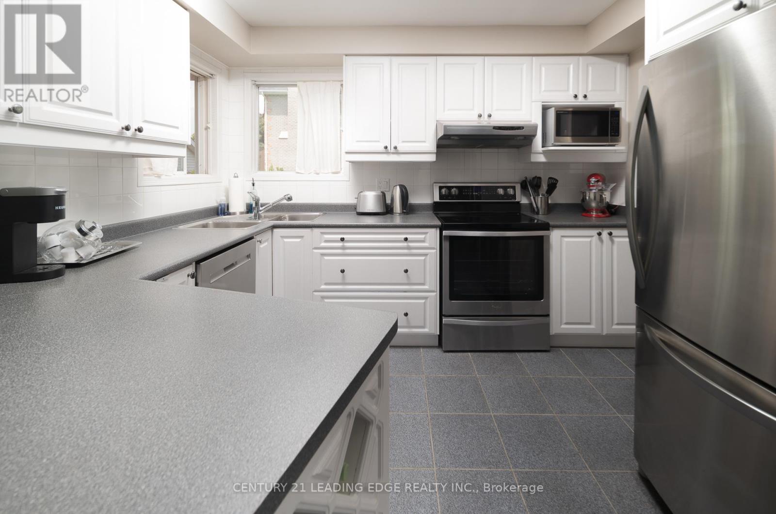 5048 William Street Property Photo 13