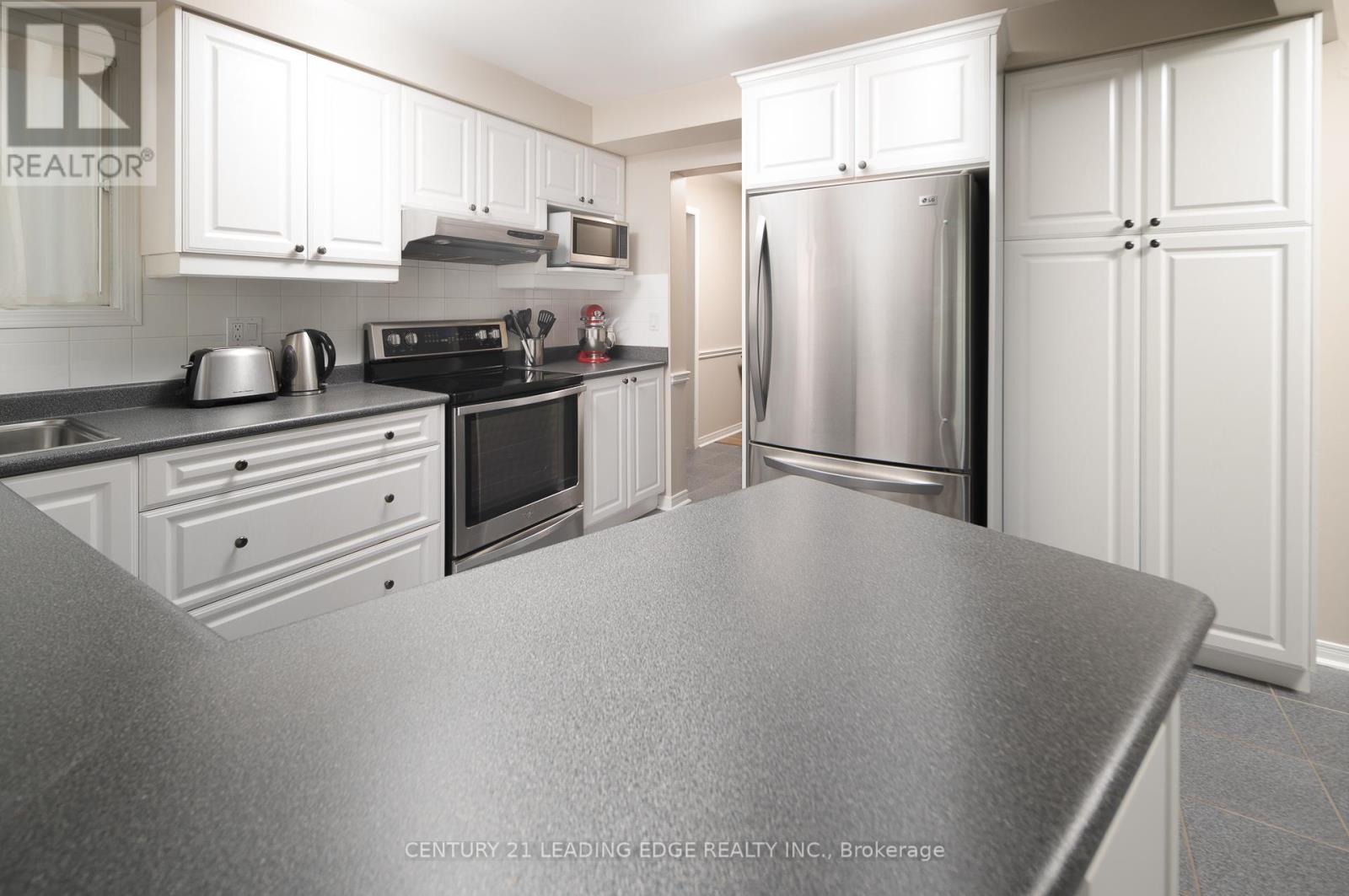 5048 William Street Property Photo 15
