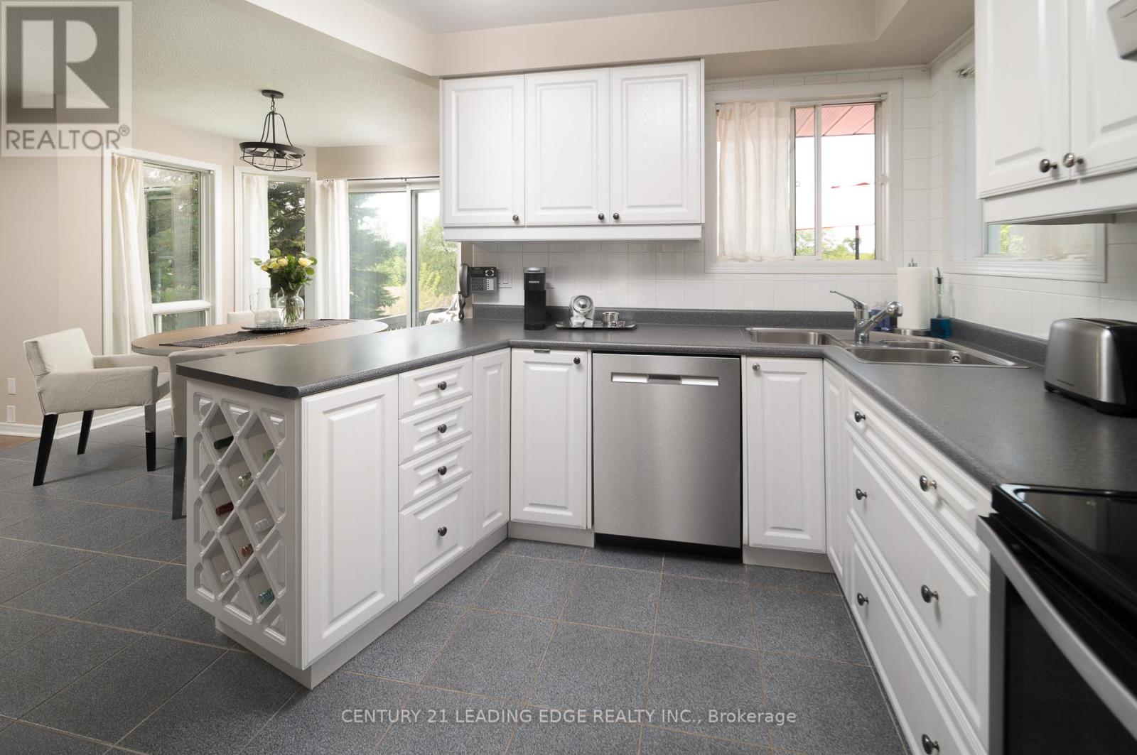 5048 William Street Property Photo 16
