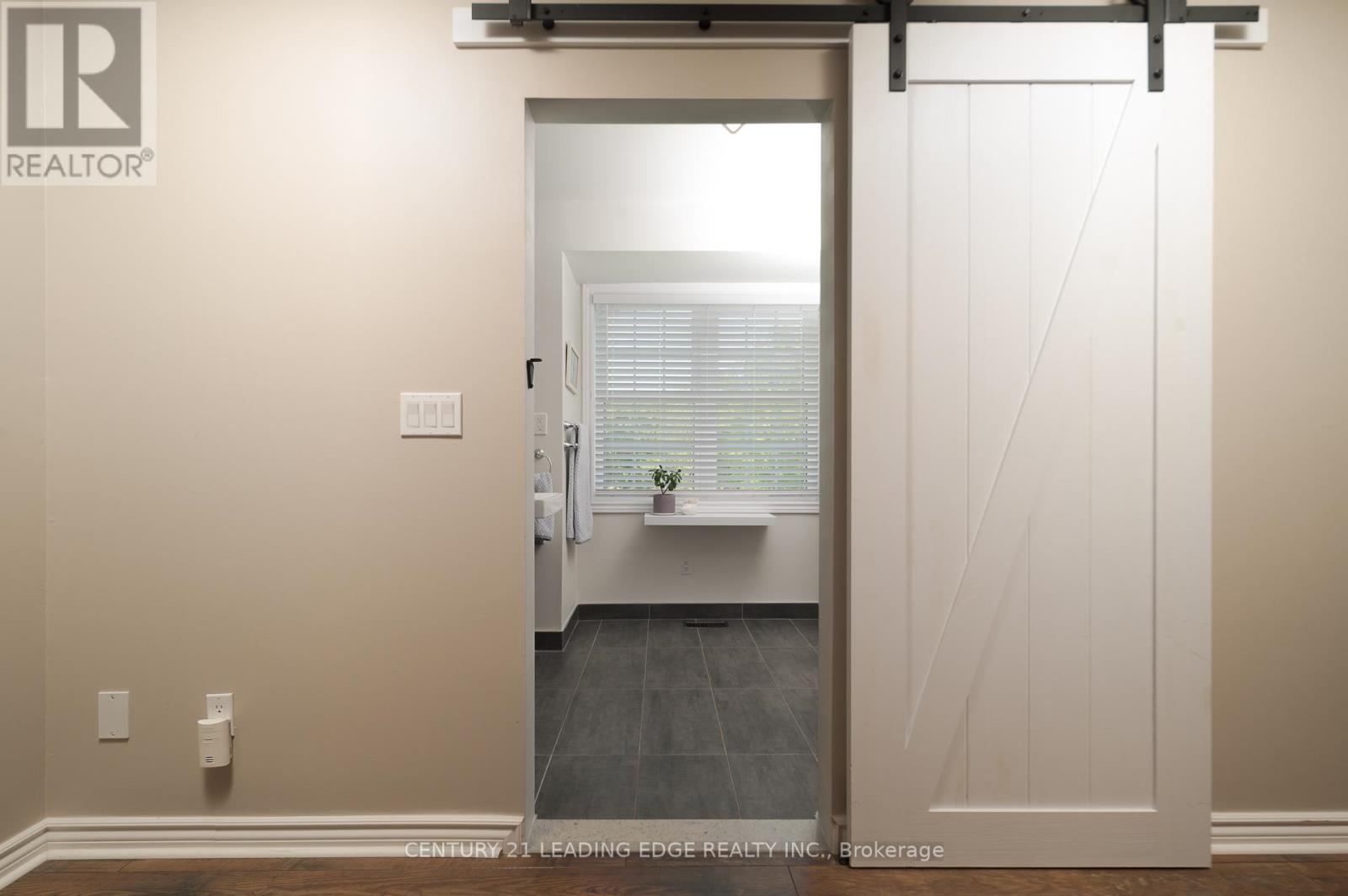 5048 William Street Property Photo 29
