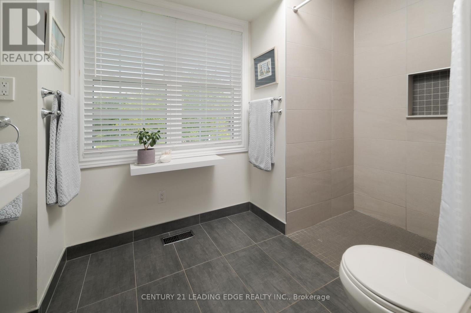 5048 William Street Property Photo 30