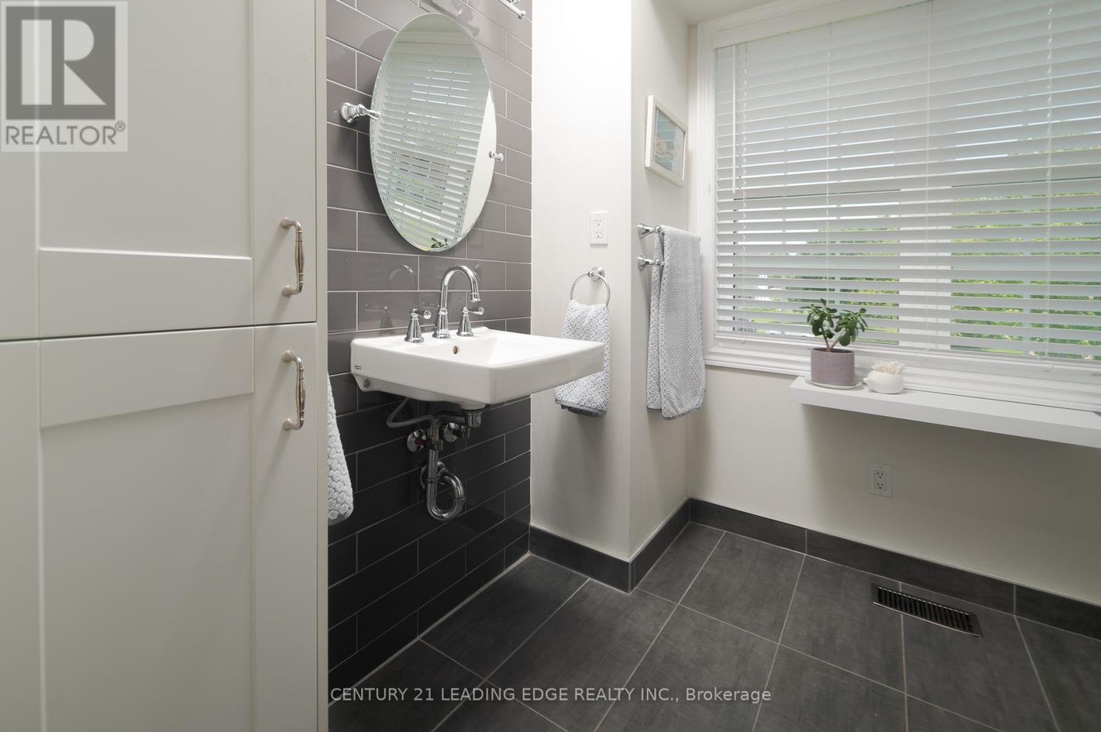 5048 William Street Property Photo 31