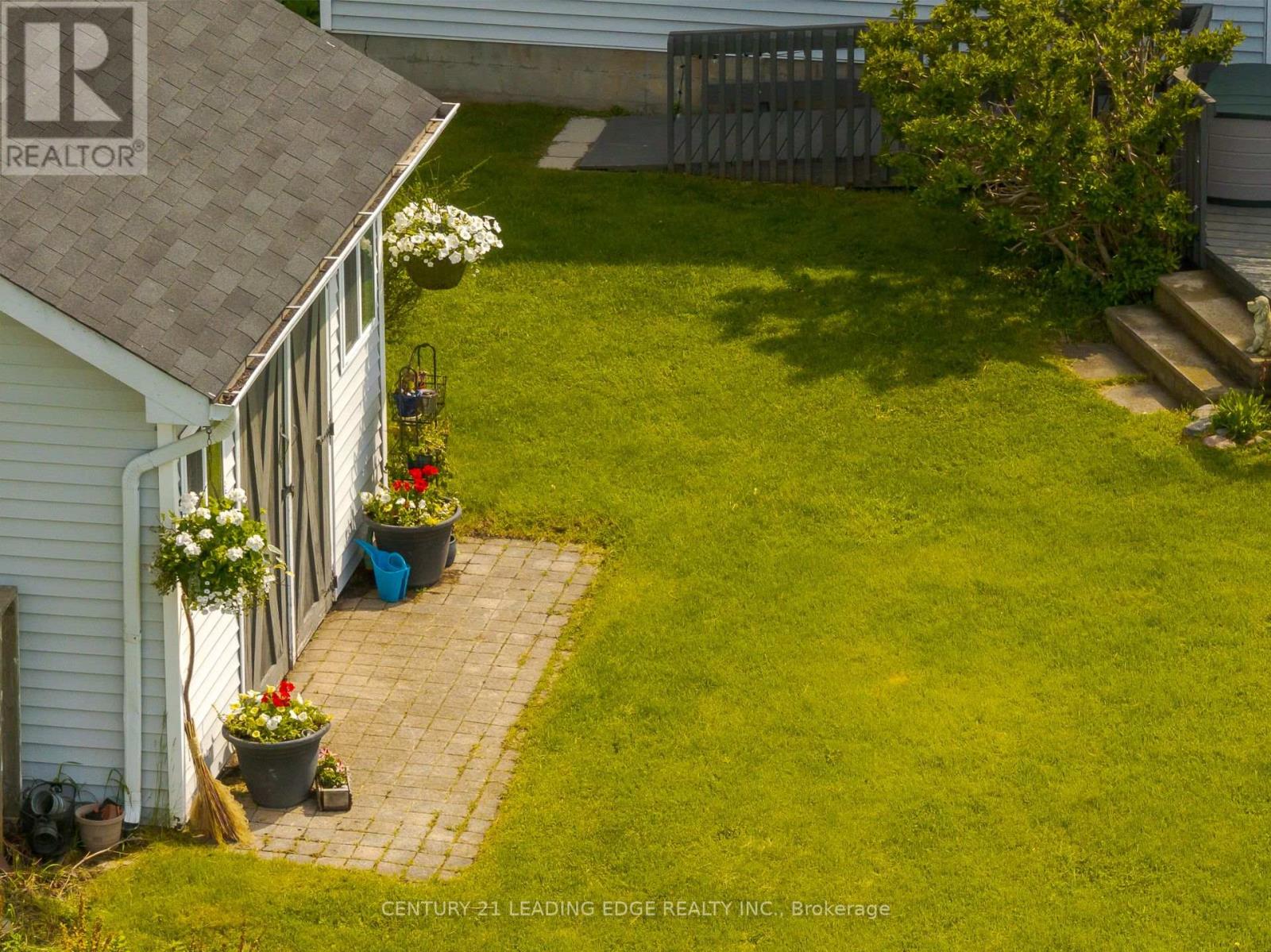 5048 William Street Property Photo 45