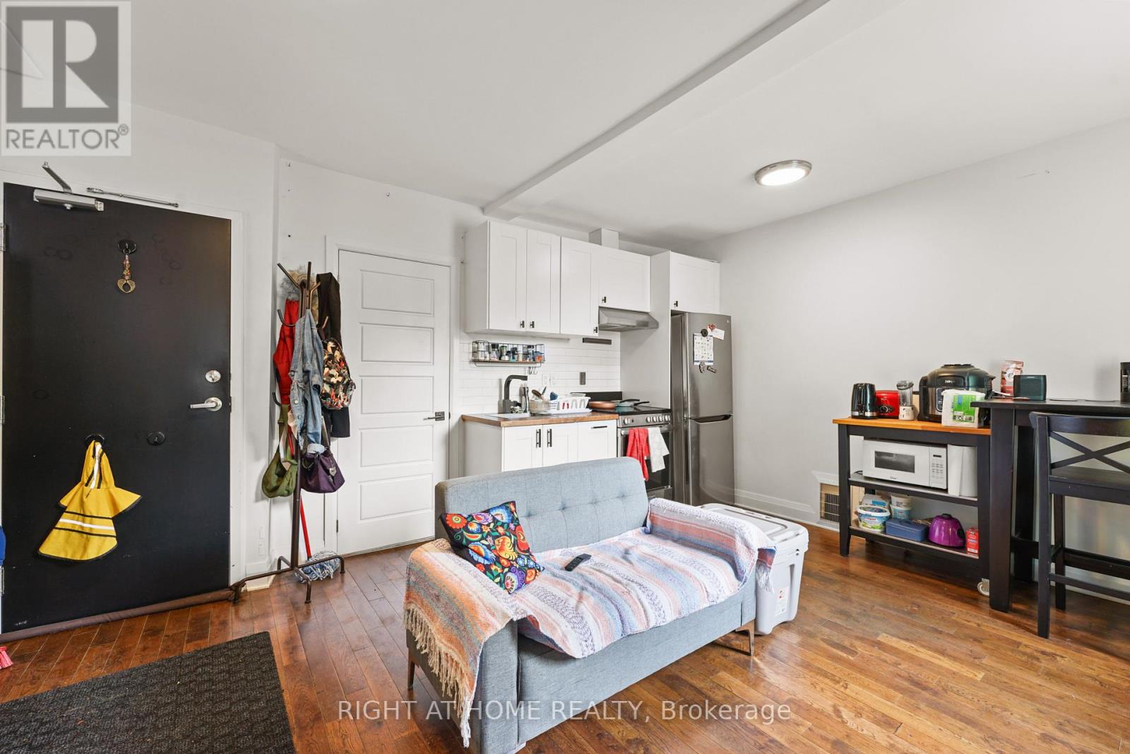 2 - 2207 Queen Street E Property Photo 5