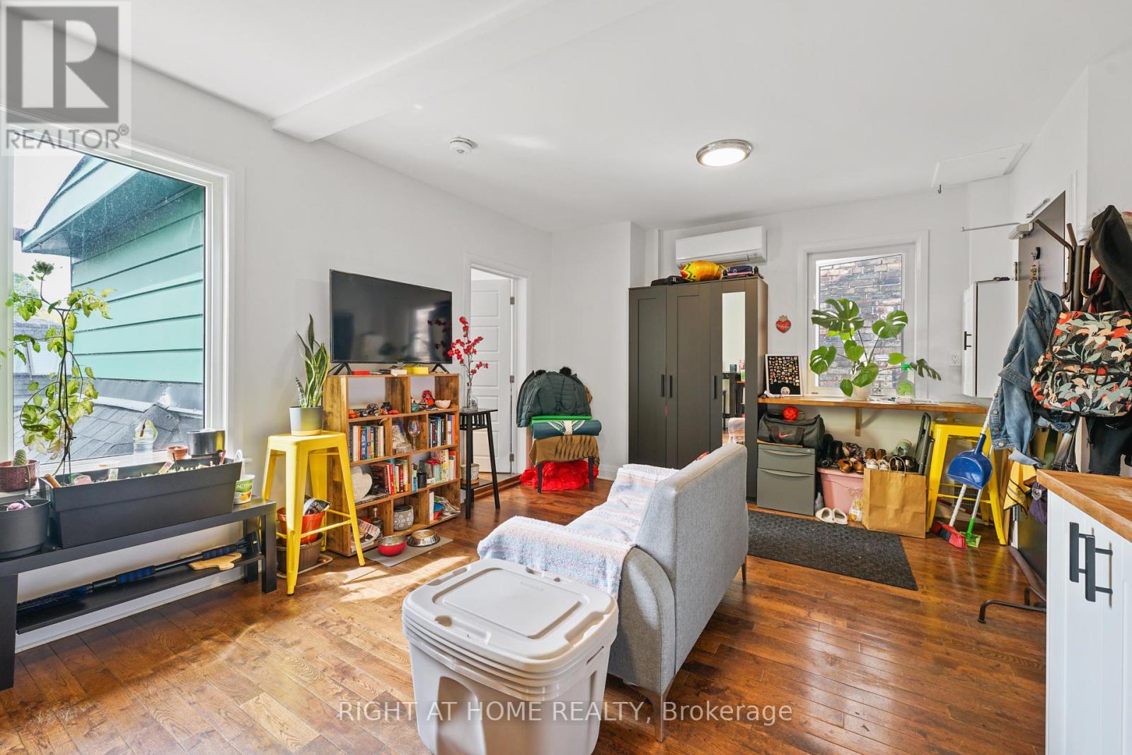 2 - 2207 Queen Street E Property Photo 6