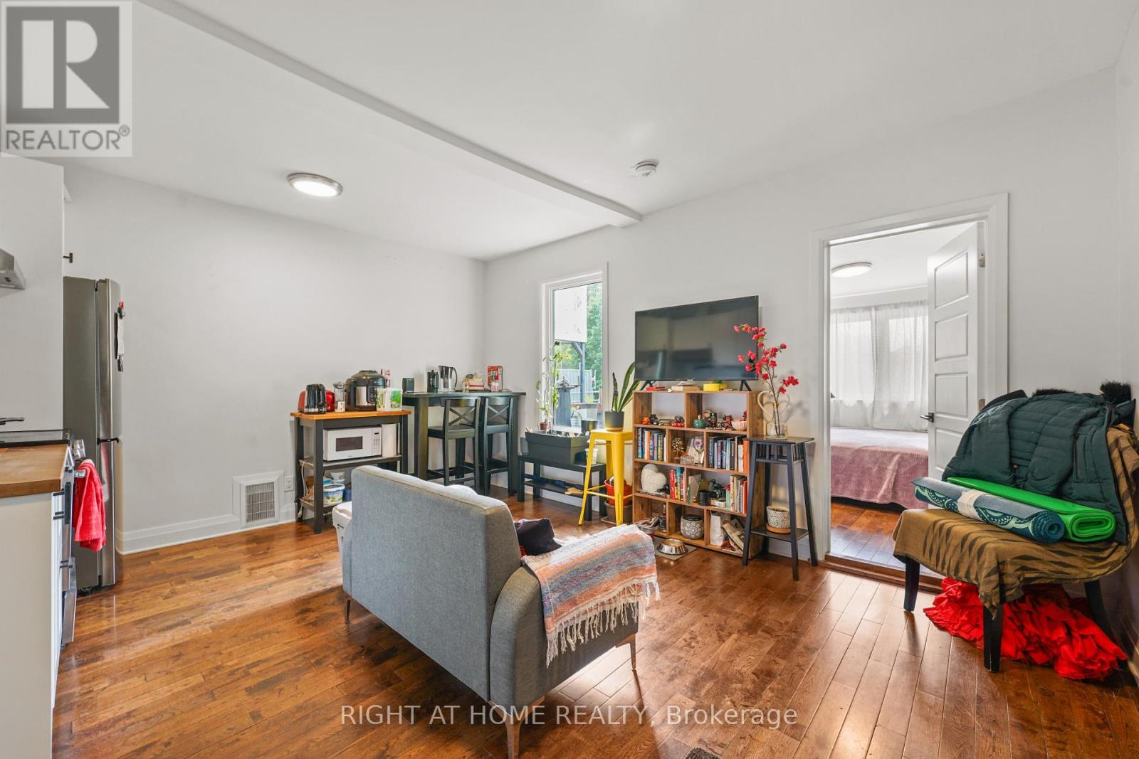 2 - 2207 Queen Street E Property Photo 9