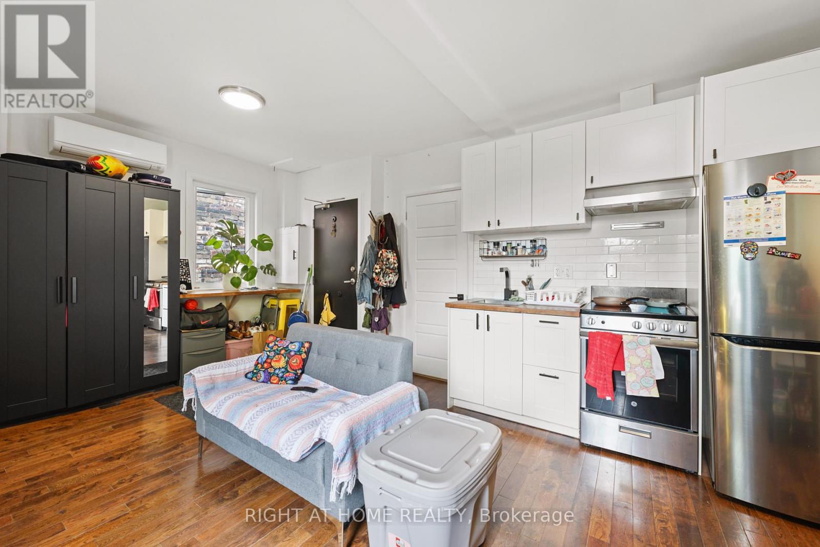2 - 2207 Queen Street E Property Photo 10