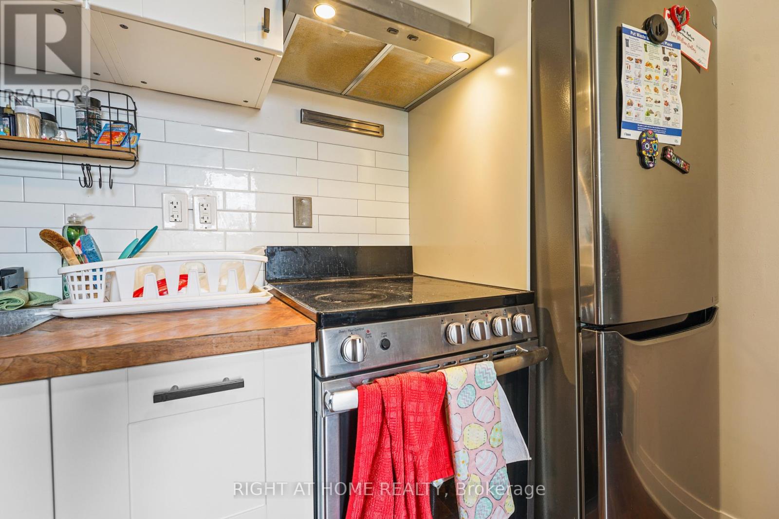 2 - 2207 Queen Street E Property Photo 11