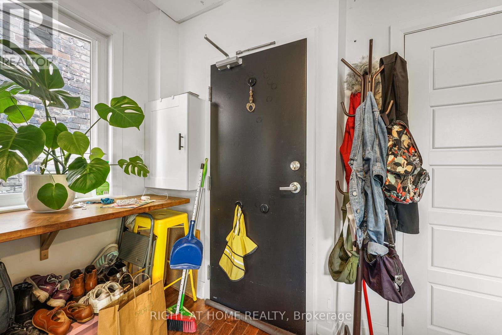 2 - 2207 Queen Street E Property Photo 14