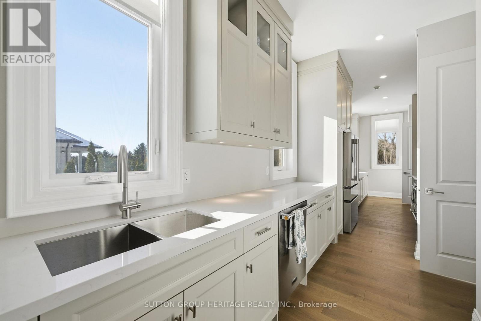 18 Dexshire Drive Property Photo 15
