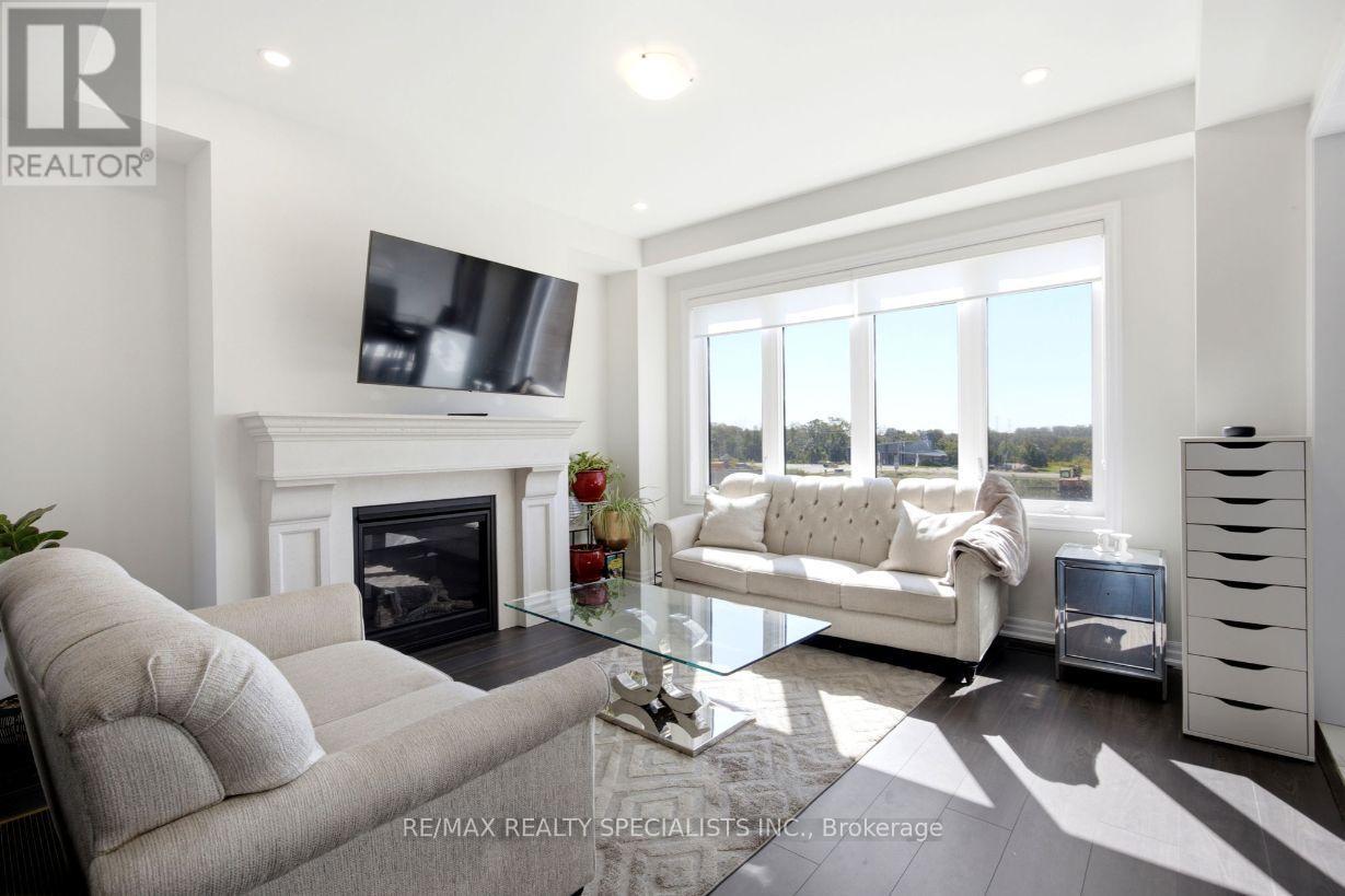 27 Salmon Crescent Property Photo 8