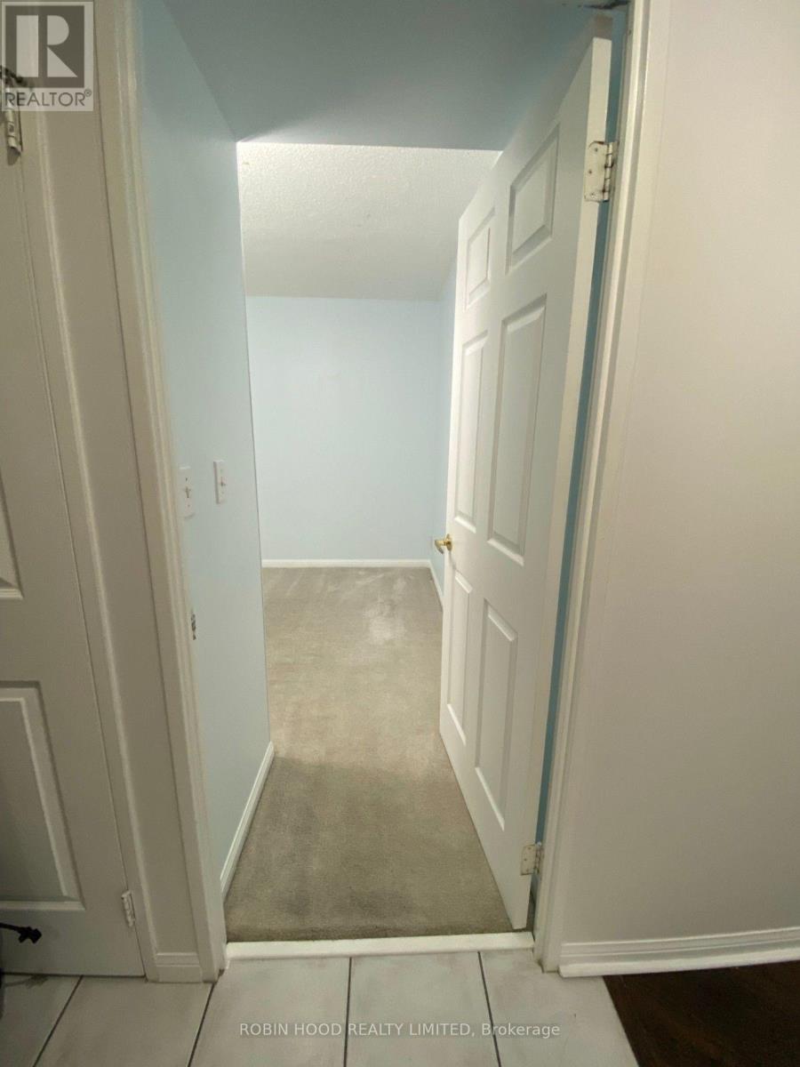 1805 - 11 Lee Centre Drive Property Photo 2