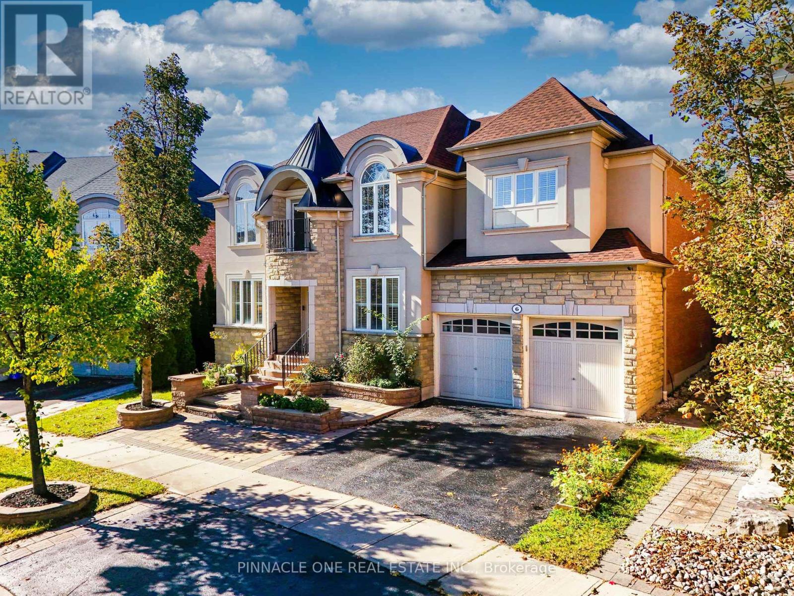6 Dolby Crescent Property Photo 1