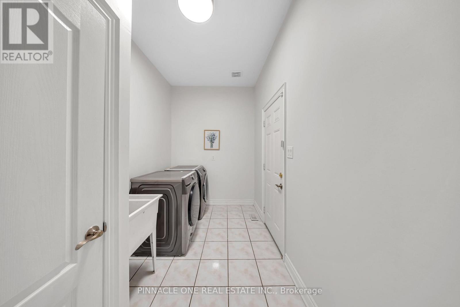 6 Dolby Crescent Property Photo 27