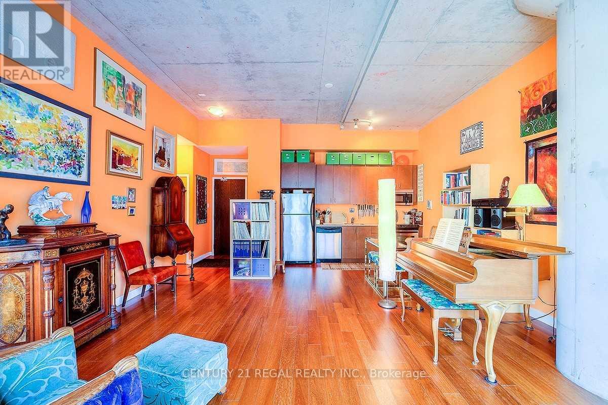 205 - 201 CARLAW AVENUE Property Photo 1