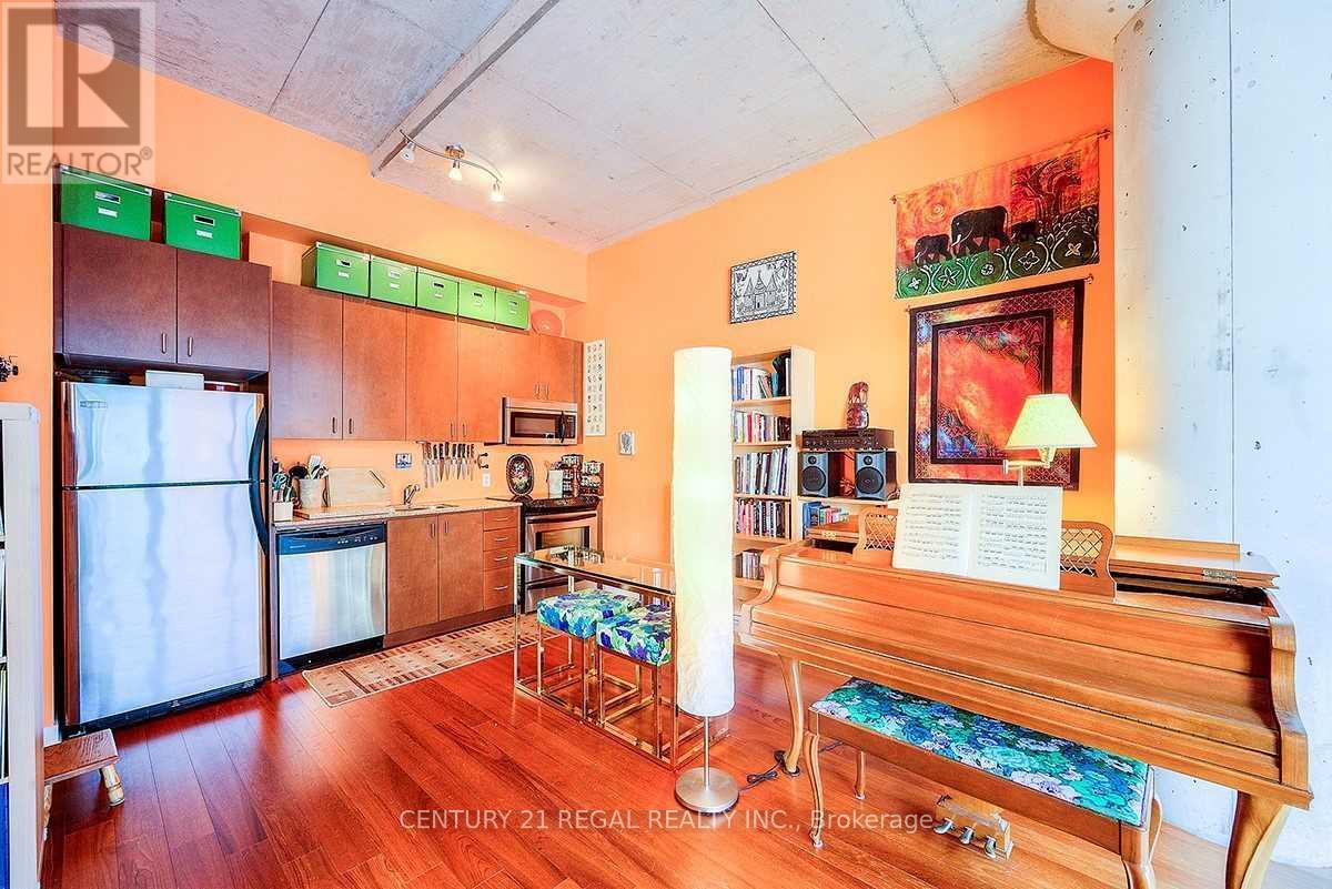 205 - 201 Carlaw Avenue Property Photo 2