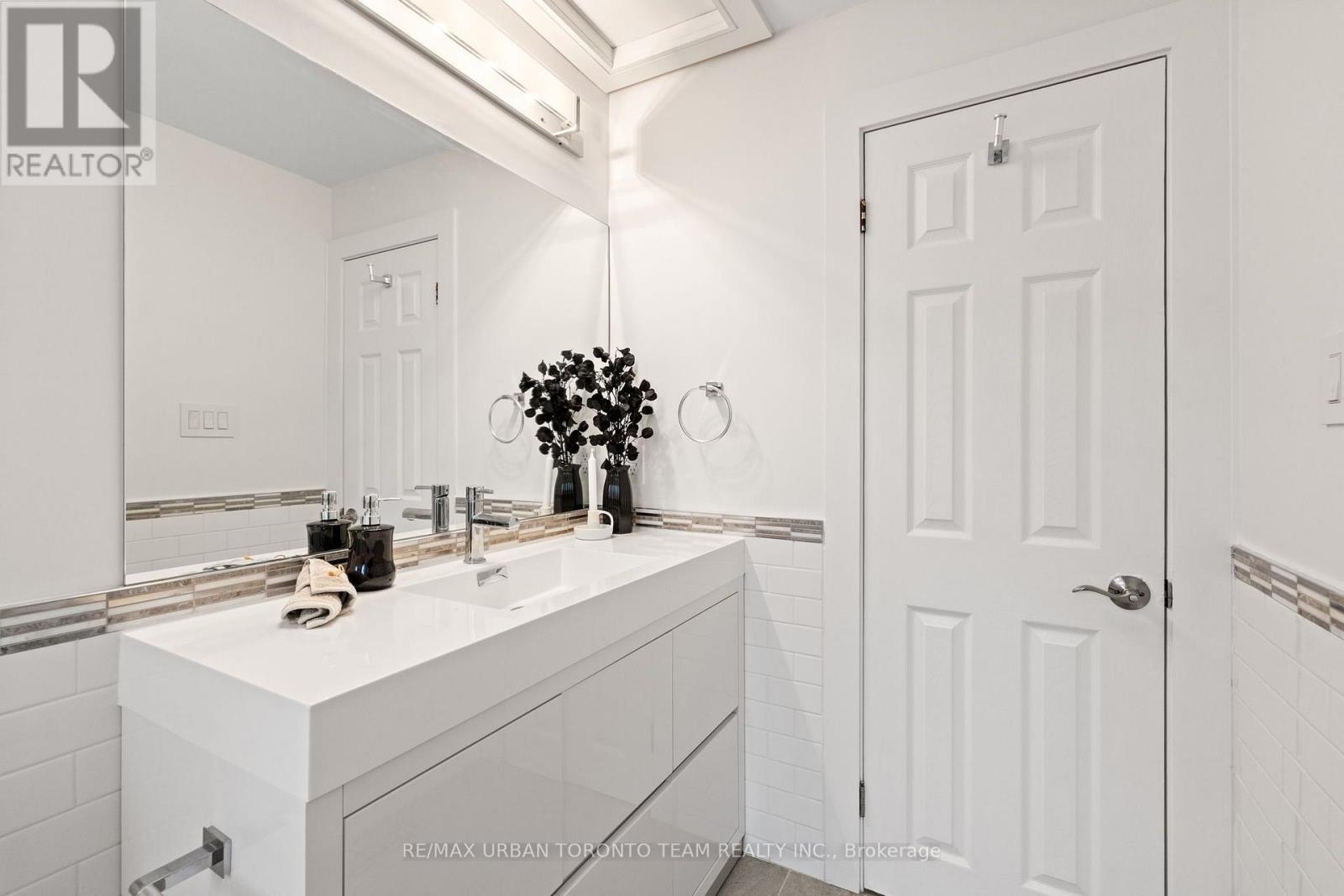 3517 St Clair Avenue E Property Photo 22