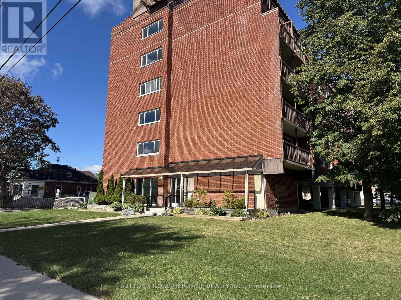 403 - 144 Queen Street W Property Photo 1