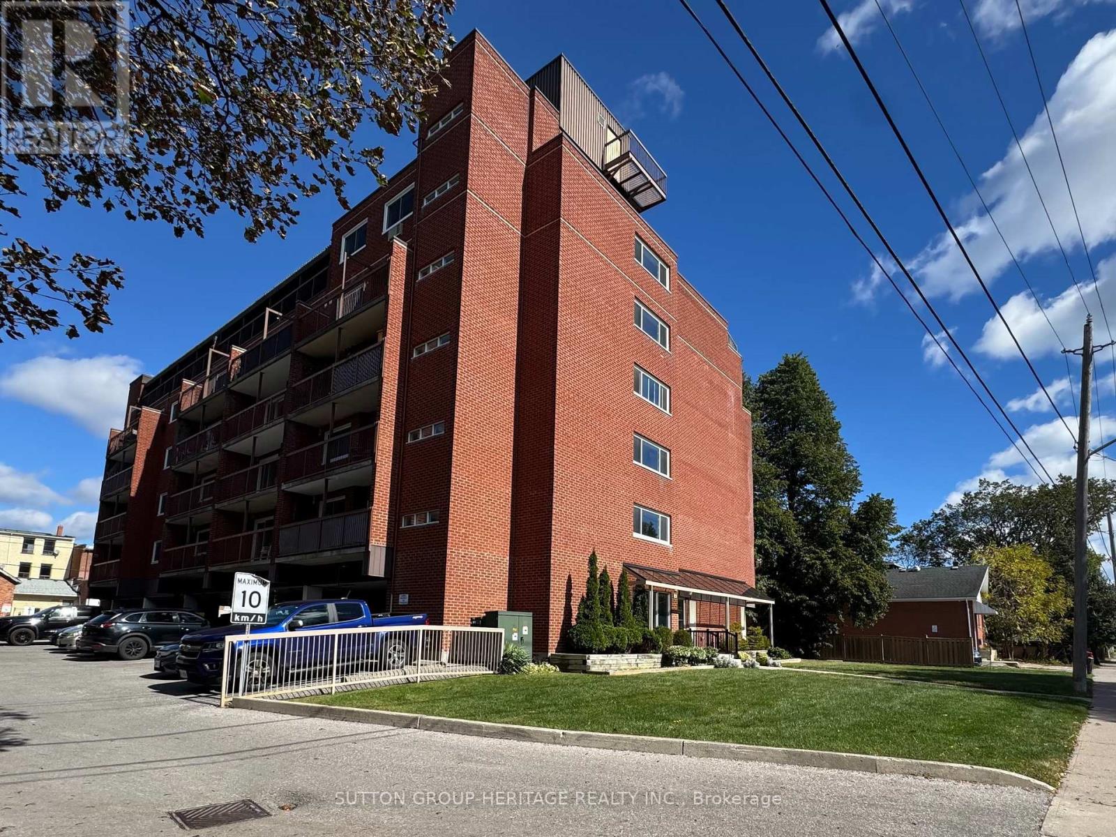403 - 144 Queen Street W Property Photo 2
