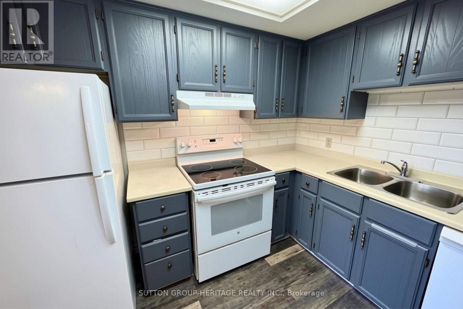 403 - 144 Queen Street W Property Photo 6