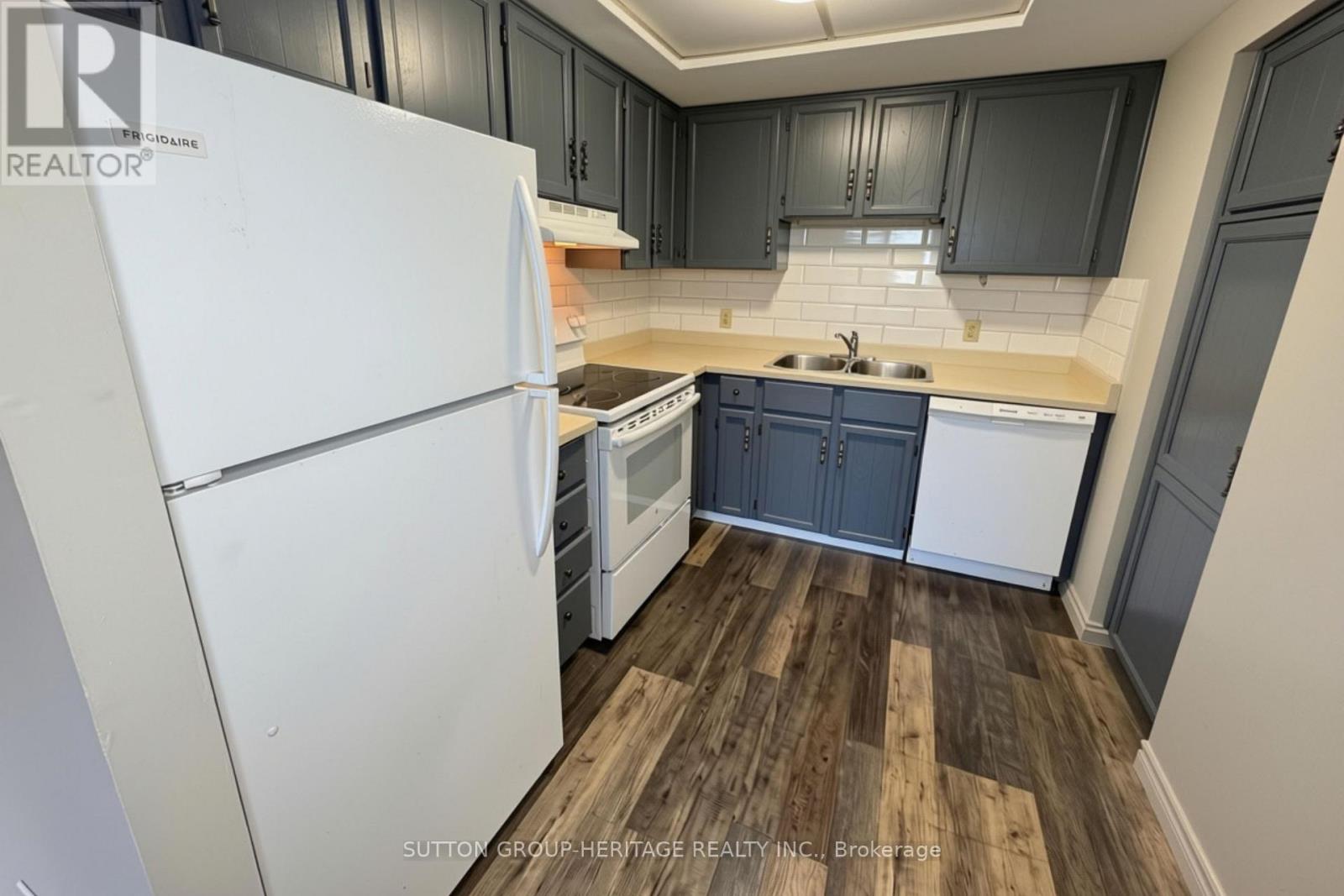 403 - 144 Queen Street W Property Photo 7