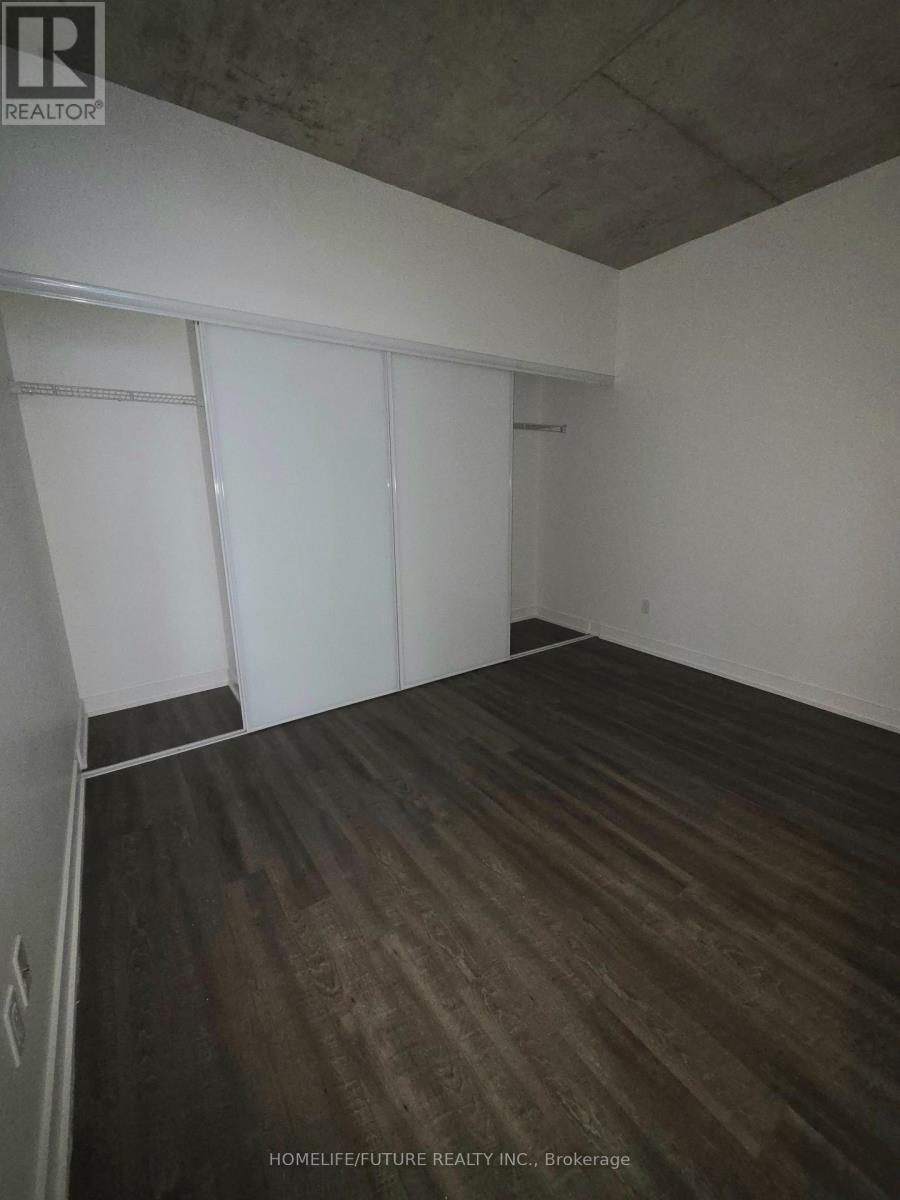 724 - 15 Baseball Place Property Photo 5