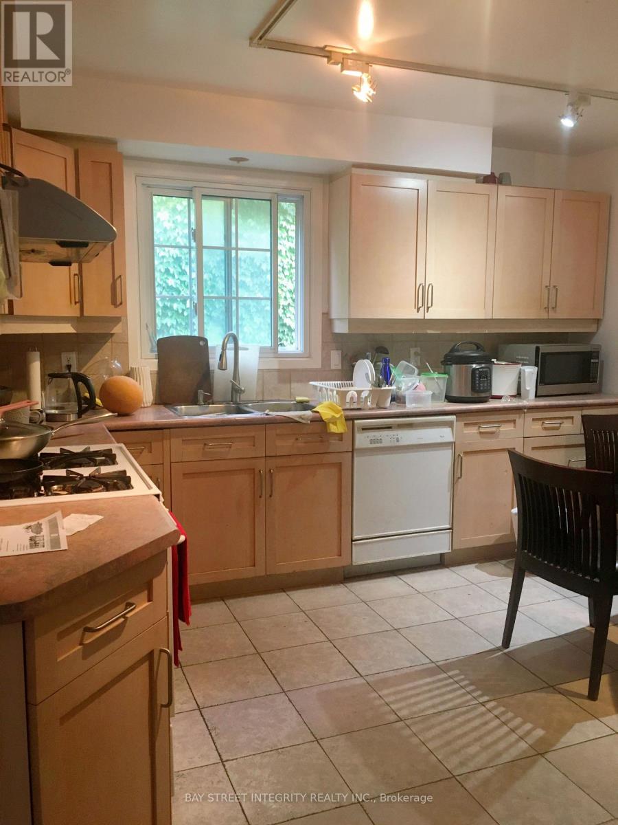 Upper - 98 Carolbreen Square Property Photo 2