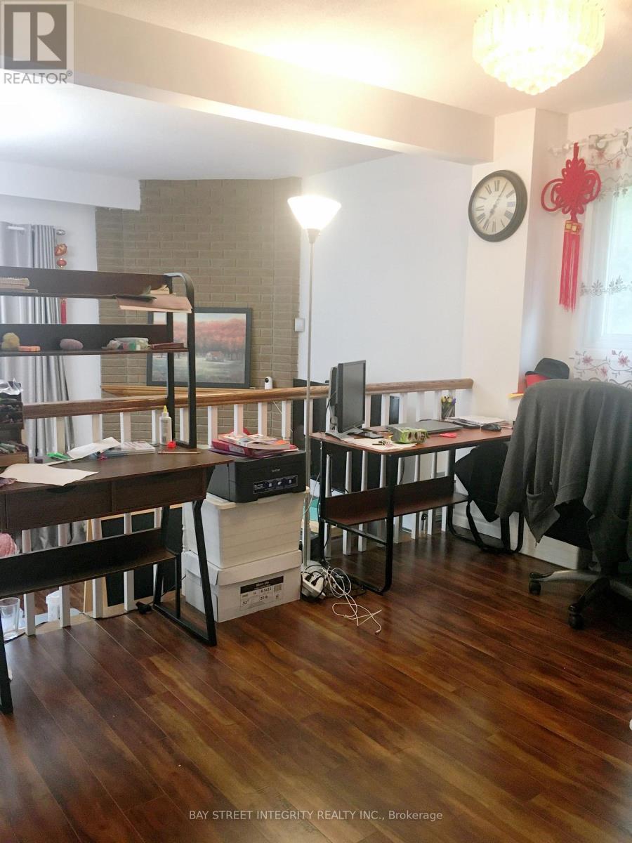 Upper - 98 Carolbreen Square Property Photo 3