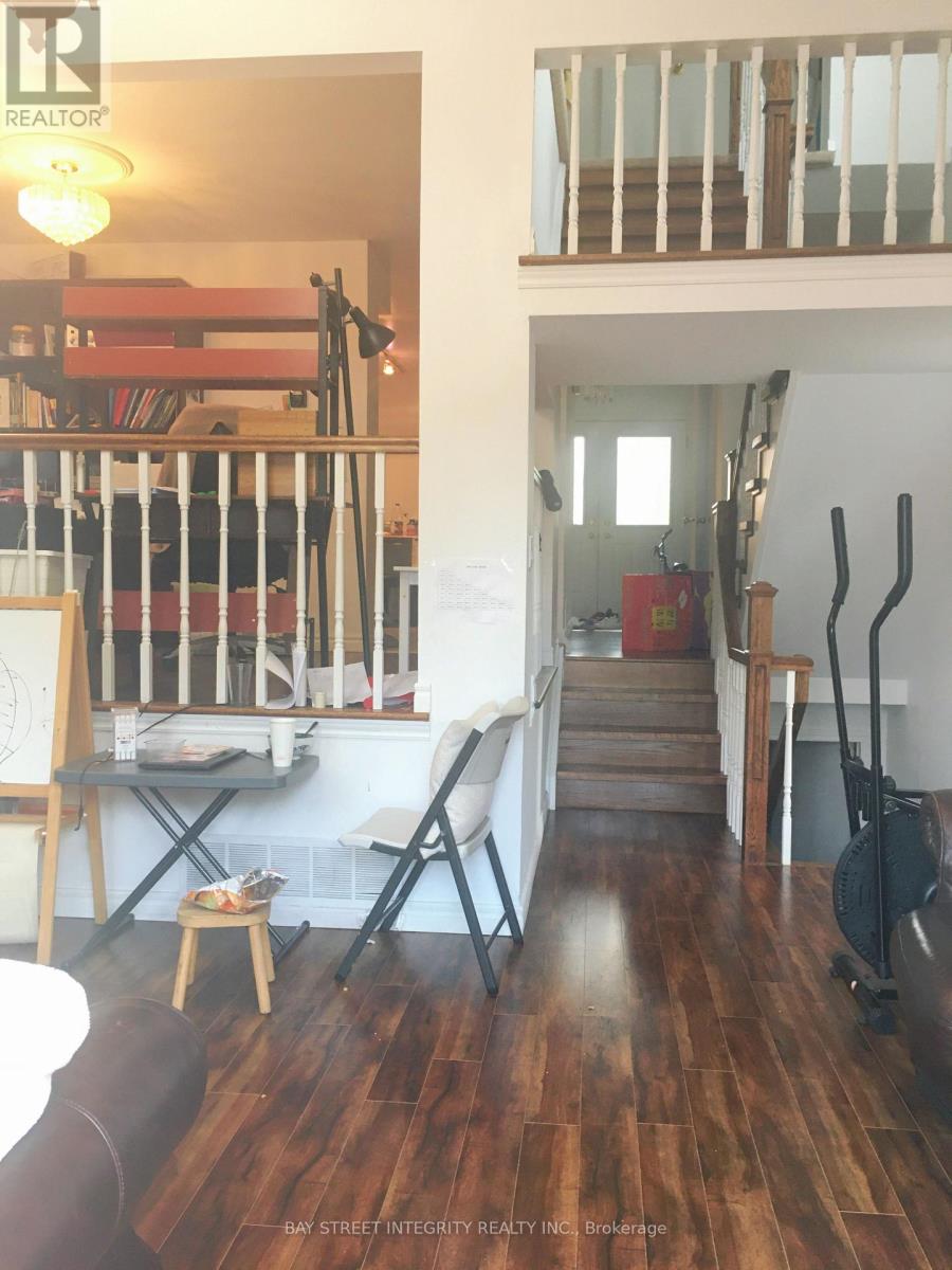 Upper - 98 Carolbreen Square Property Photo 5