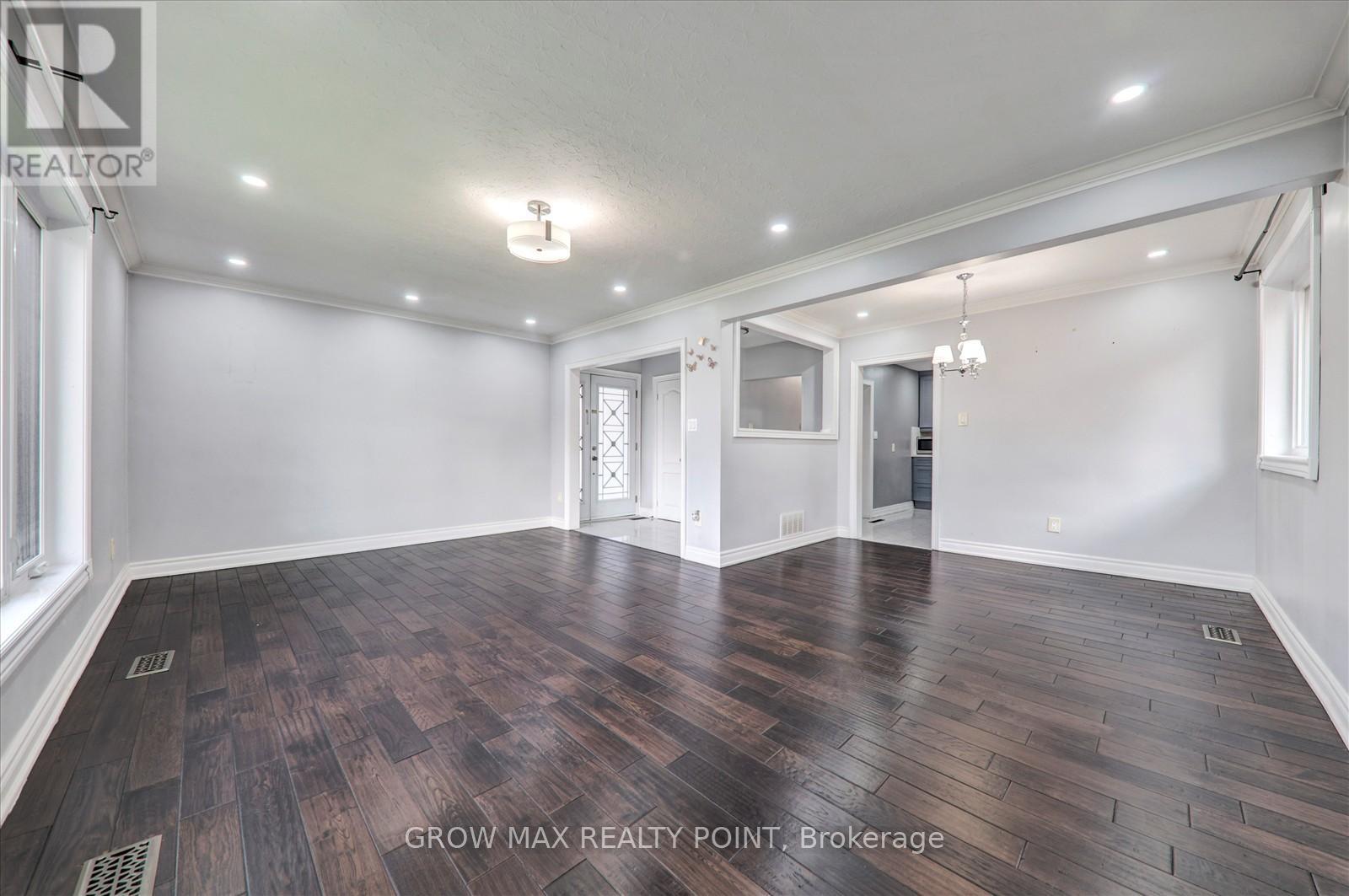 Upper - 184 Canlish Road E Property Photo 9
