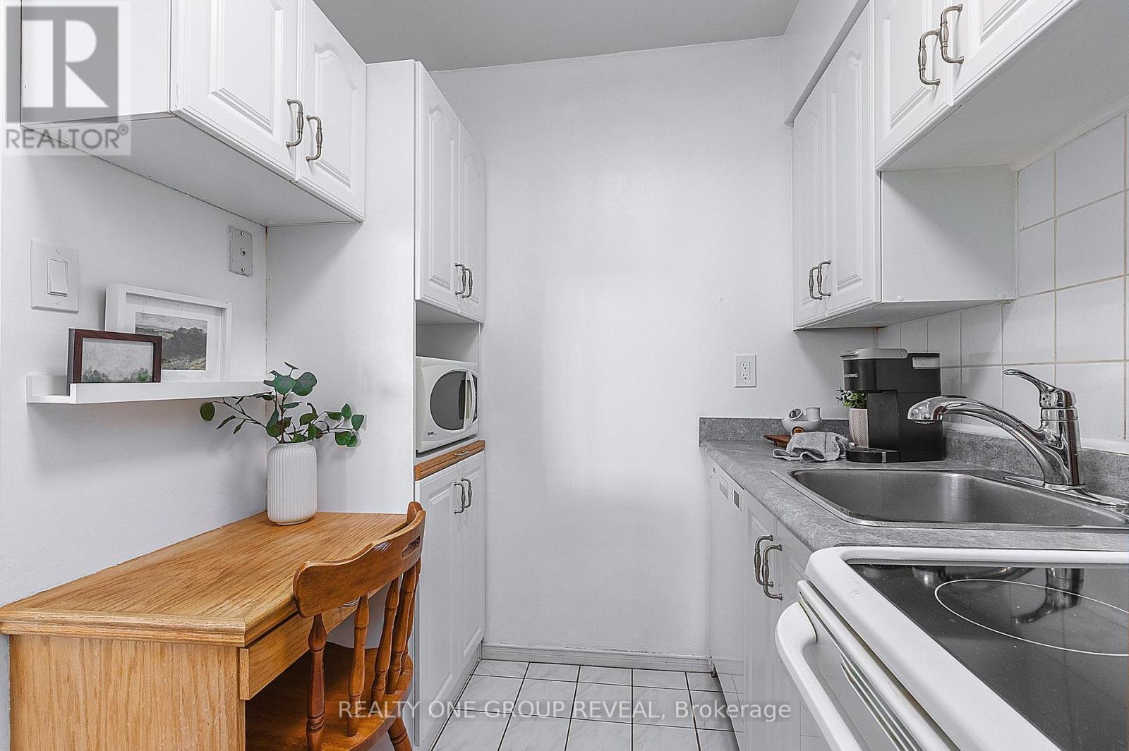602 - 2 Westney Road N Property Photo 8