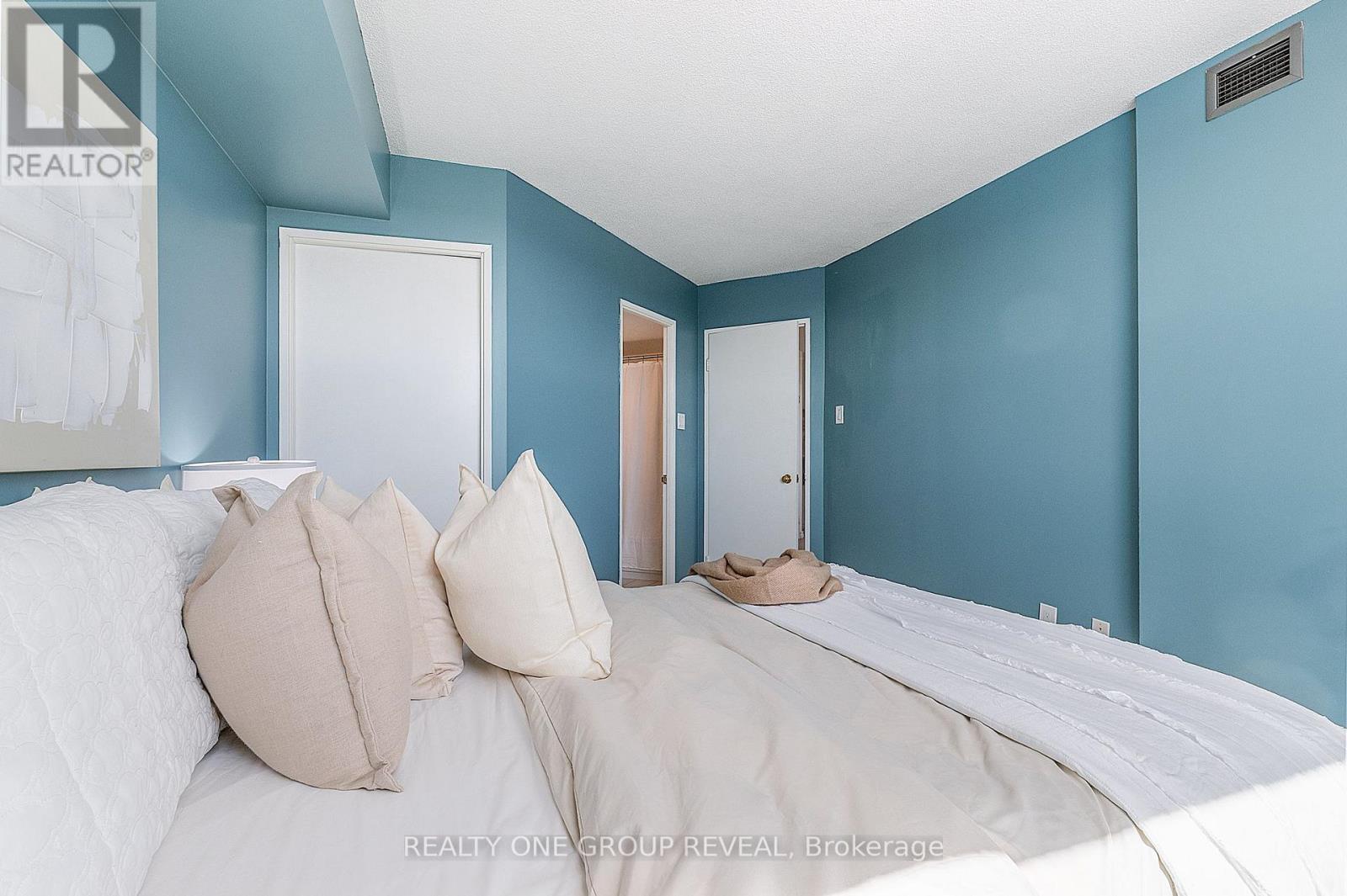 602 - 2 Westney Road N Property Photo 19
