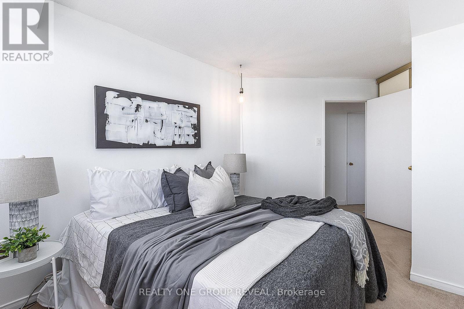 602 - 2 Westney Road N Property Photo 21