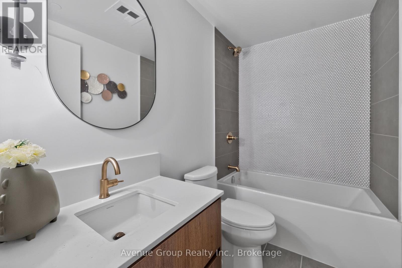 501 - 1285 Queen Street E Property Photo 17