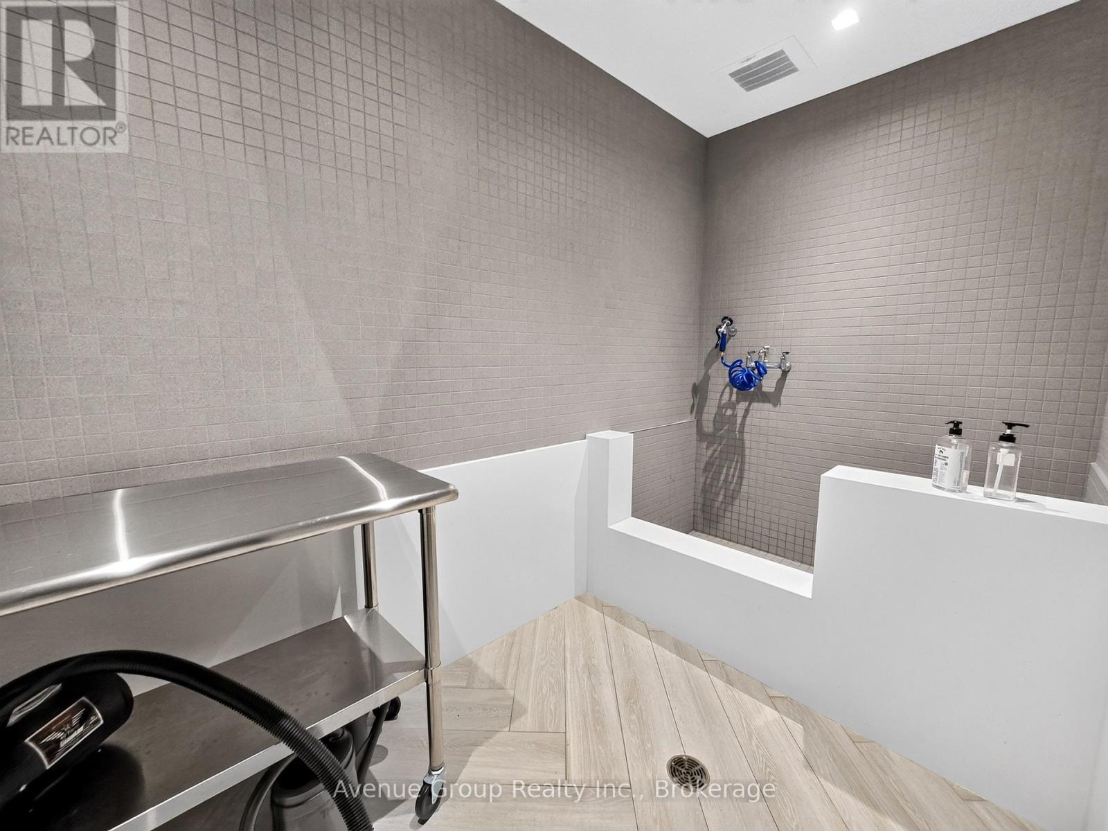 501 - 1285 Queen Street E Property Photo 28