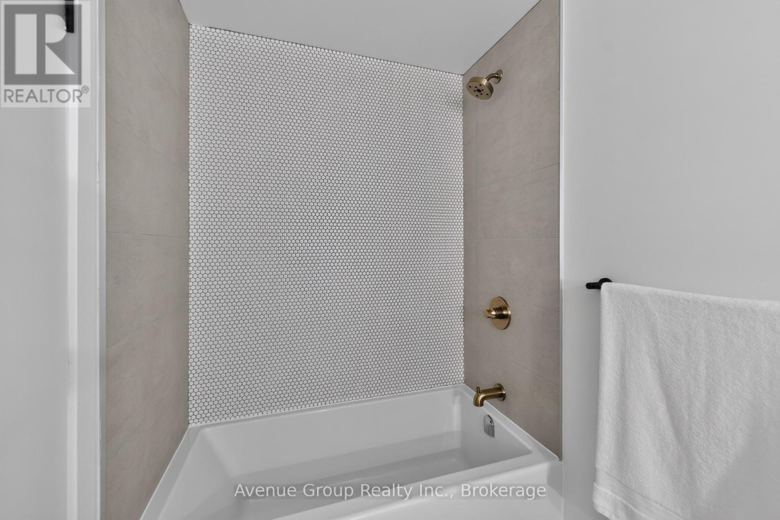202 - 1285 Queen Street E Property Photo 21