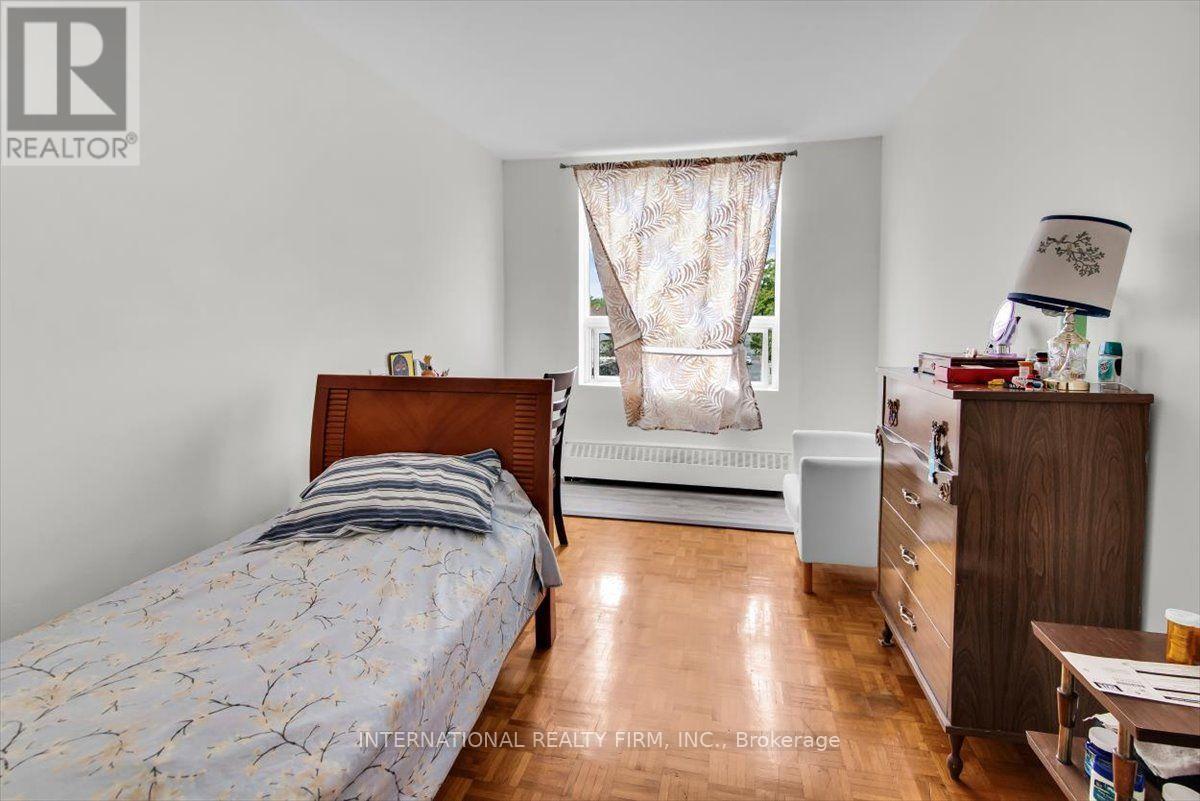 783 Danforth Avenue Property Photo 27