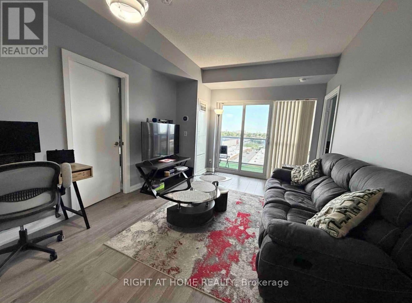 1221 - 181 Village Green Square Property Photo 2
