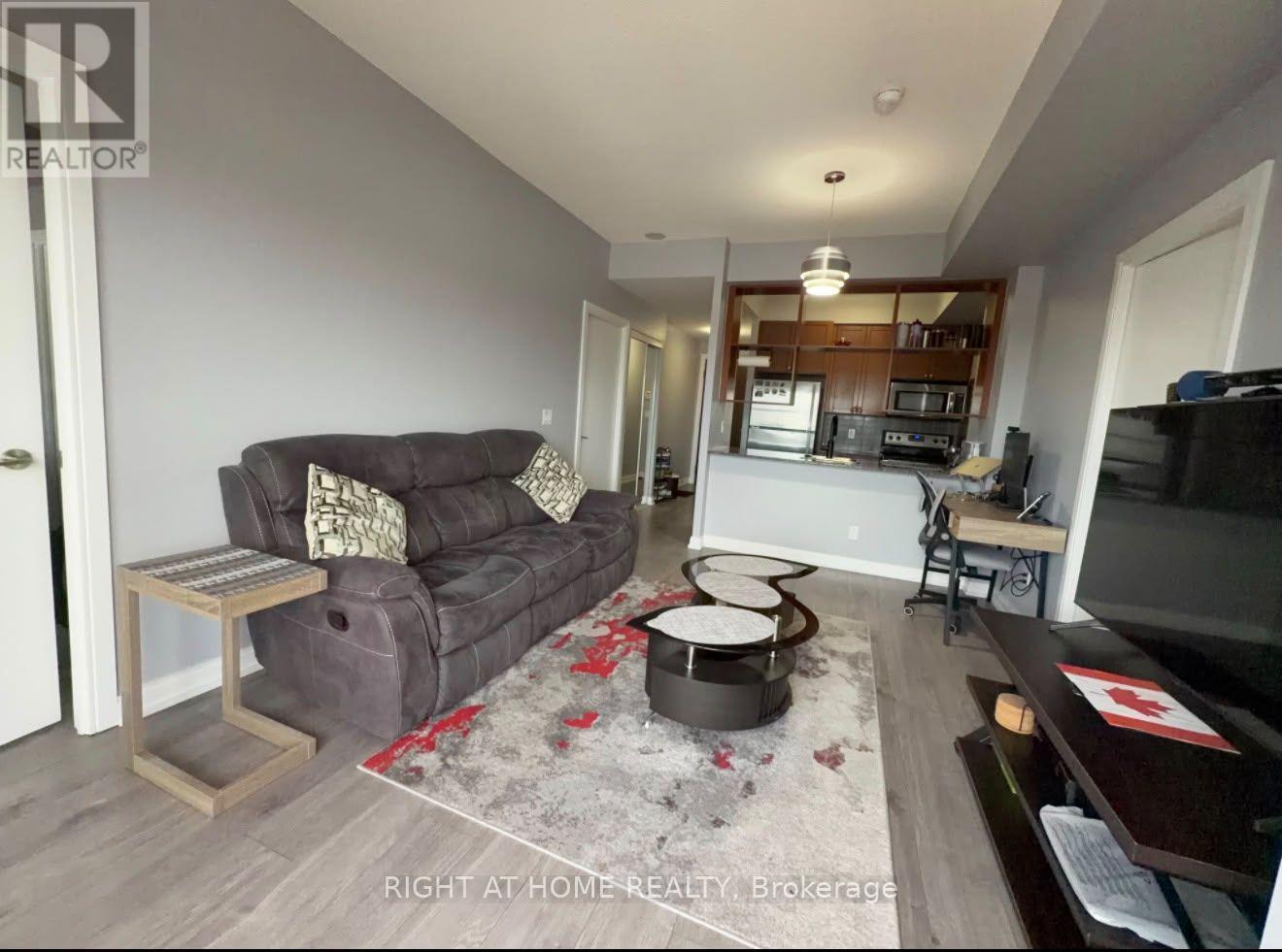 1221 - 181 Village Green Square Property Photo 3