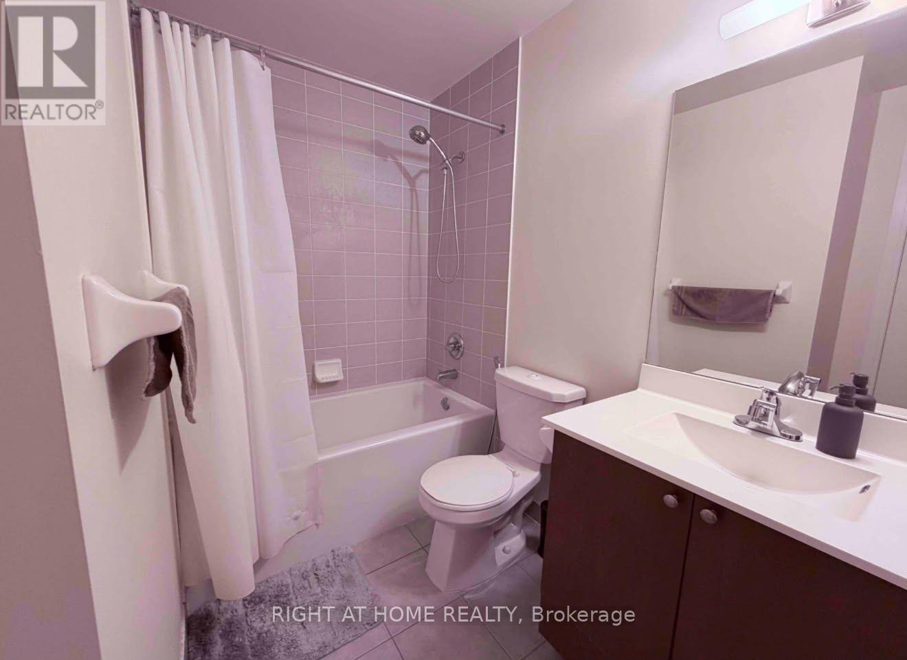 1221 - 181 Village Green Square Property Photo 6